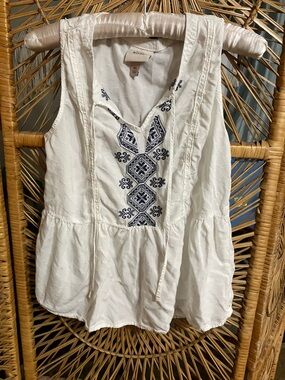 Knox Rose White Sleeveless Embroidered Peasant Camisole with Navy Accents
